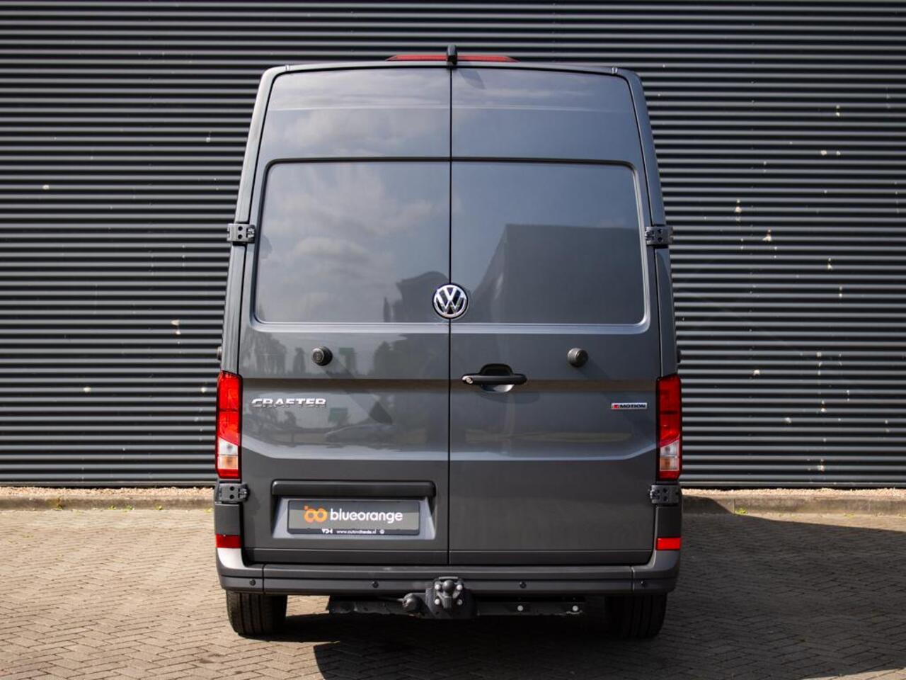 Volkswagen CRAFTER 35 2.0 TDI L3H3 4Motion 177PK DSG Trekhaak, achteruitrijcamera, LED, ErgoActive stoel, 2x schuifdeur, stuurwielverwarming, bijrijdersbank