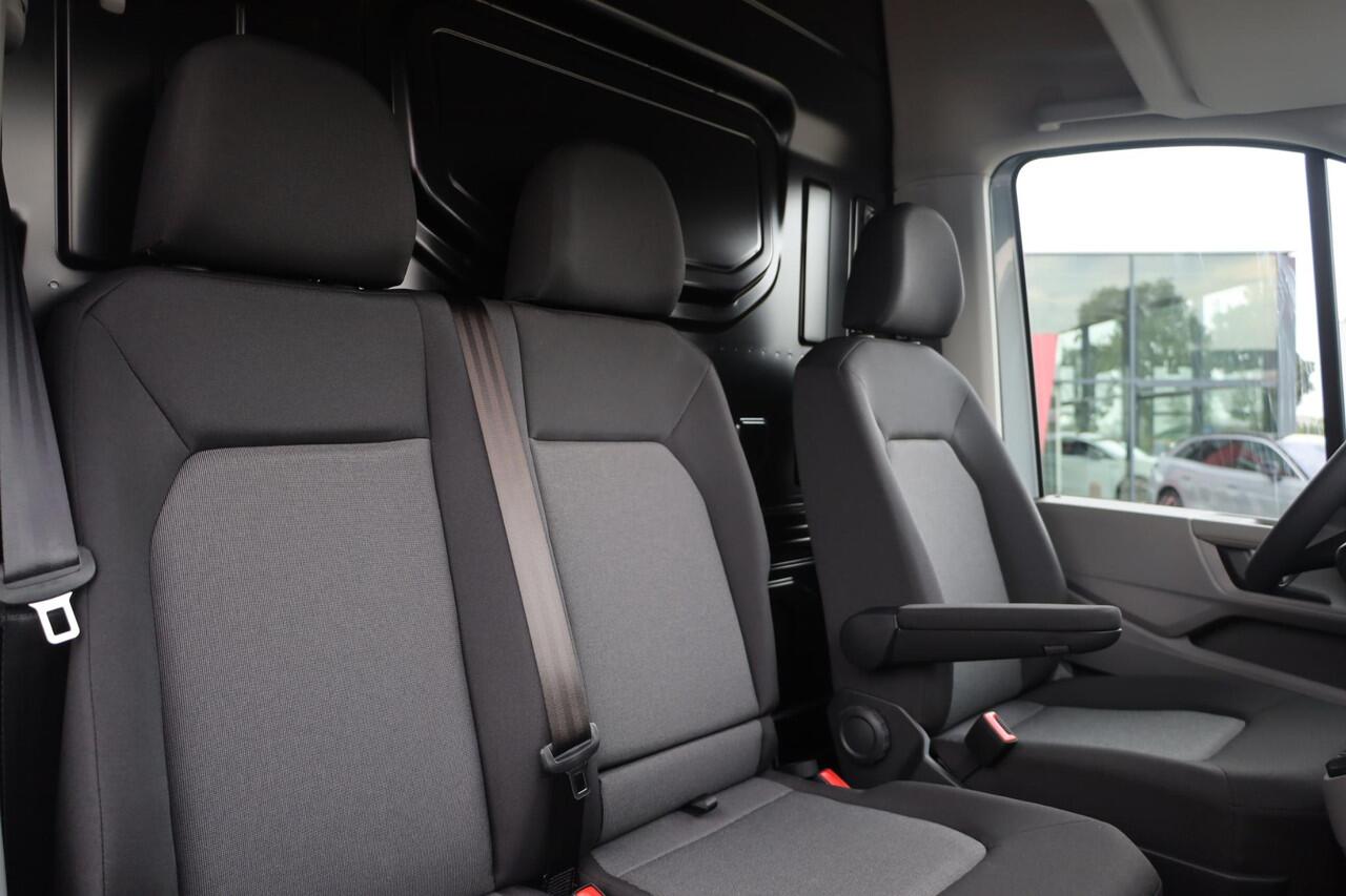 Volkswagen CRAFTER 35 2.0 TDI L3H3 Trendline 140Pk / 103kW Draadloos Apple Carplay & Android Auto, achteruitrijcamera, bijrijdersbank incl. opbervak, airco, cruise control, parkeersensoren voor + achter, licht- en regensensor, Digital Cockpit, verstelbare lendensteun bestuu