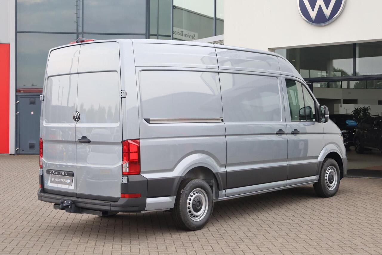 Volkswagen CRAFTER 35 2.0 TDI L3H3 Trendline 140Pk / 103kW Draadloos Apple Carplay & Android Auto, achteruitrijcamera, bijrijdersbank incl. opbervak, airco, cruise control, parkeersensoren voor + achter, licht- en regensensor, Digital Cockpit, verstelbare lendensteun bestuu