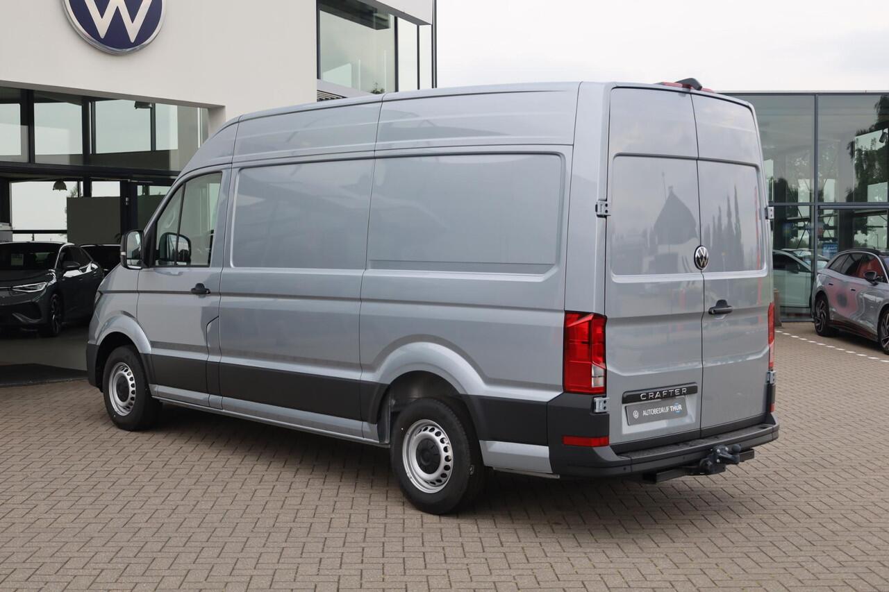 Volkswagen CRAFTER 35 2.0 TDI L3H3 Trendline 140Pk / 103kW Draadloos Apple Carplay & Android Auto, achteruitrijcamera, bijrijdersbank incl. opbervak, airco, cruise control, parkeersensoren voor + achter, licht- en regensensor, Digital Cockpit, verstelbare lendensteun bestuu