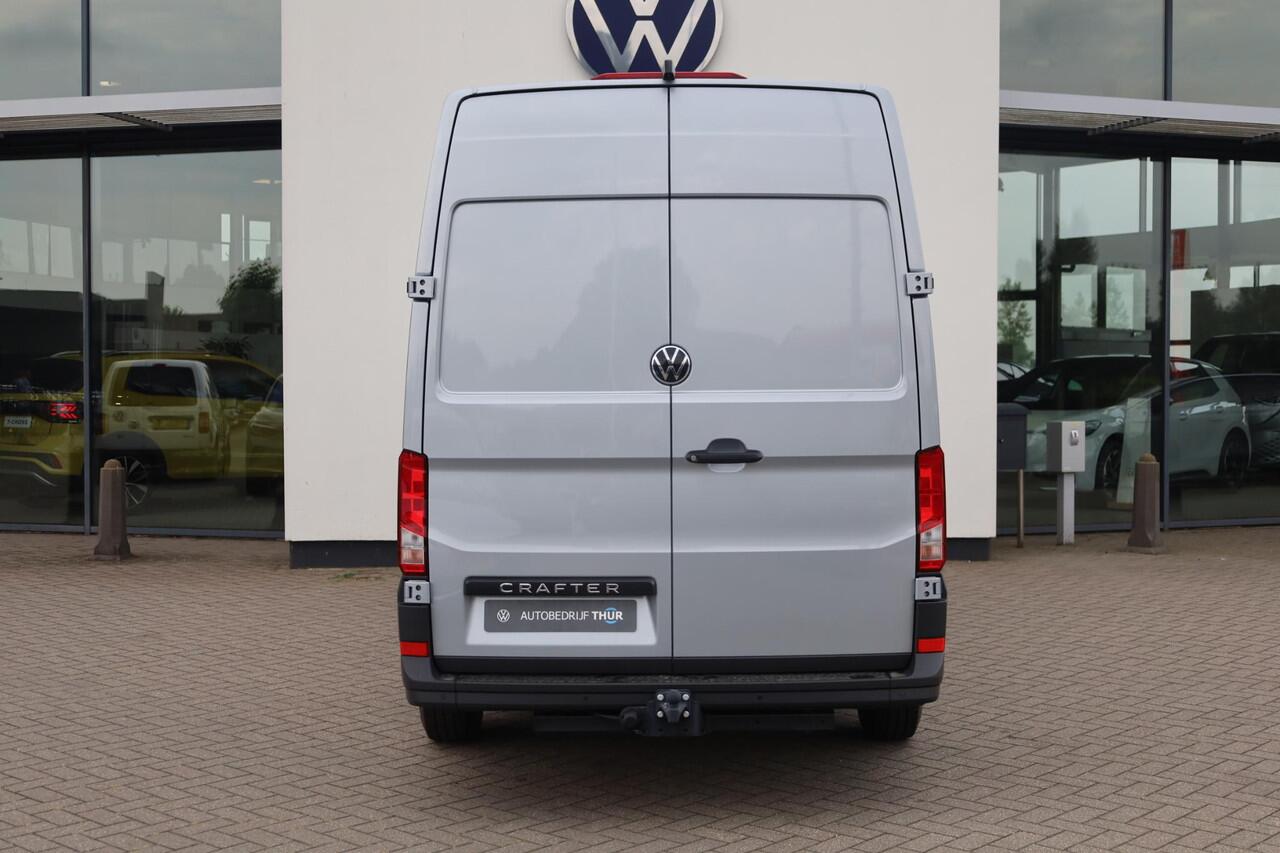 Volkswagen CRAFTER 35 2.0 TDI L3H3 Trendline 140Pk / 103kW Draadloos Apple Carplay & Android Auto, achteruitrijcamera, bijrijdersbank incl. opbervak, airco, cruise control, parkeersensoren voor + achter, licht- en regensensor, Digital Cockpit, verstelbare lendensteun bestuu