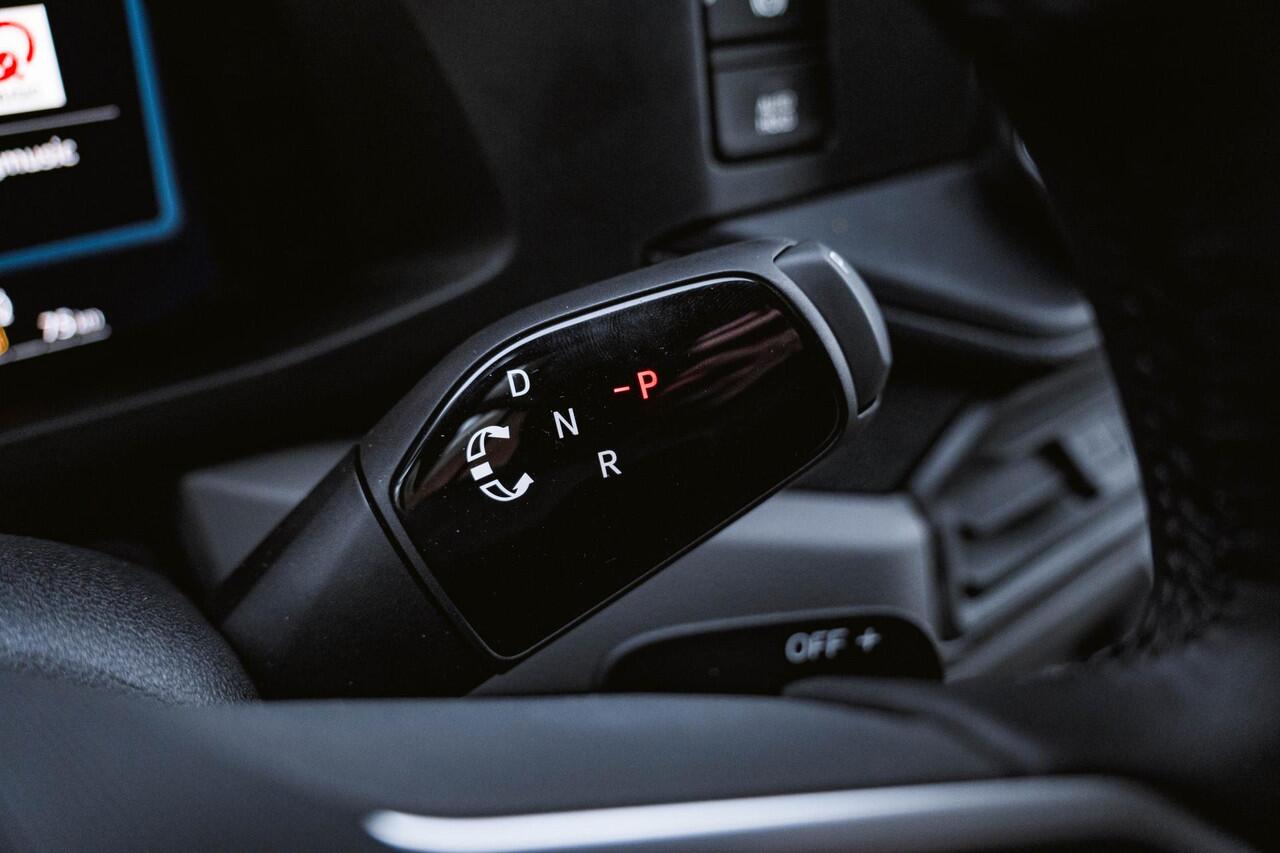 Volkswagen CRAFTER 2.0 TDI 140PK Automaat L3H3 Comfortline 2x LED | NAVI | Camera | Trekhaak | Airco |