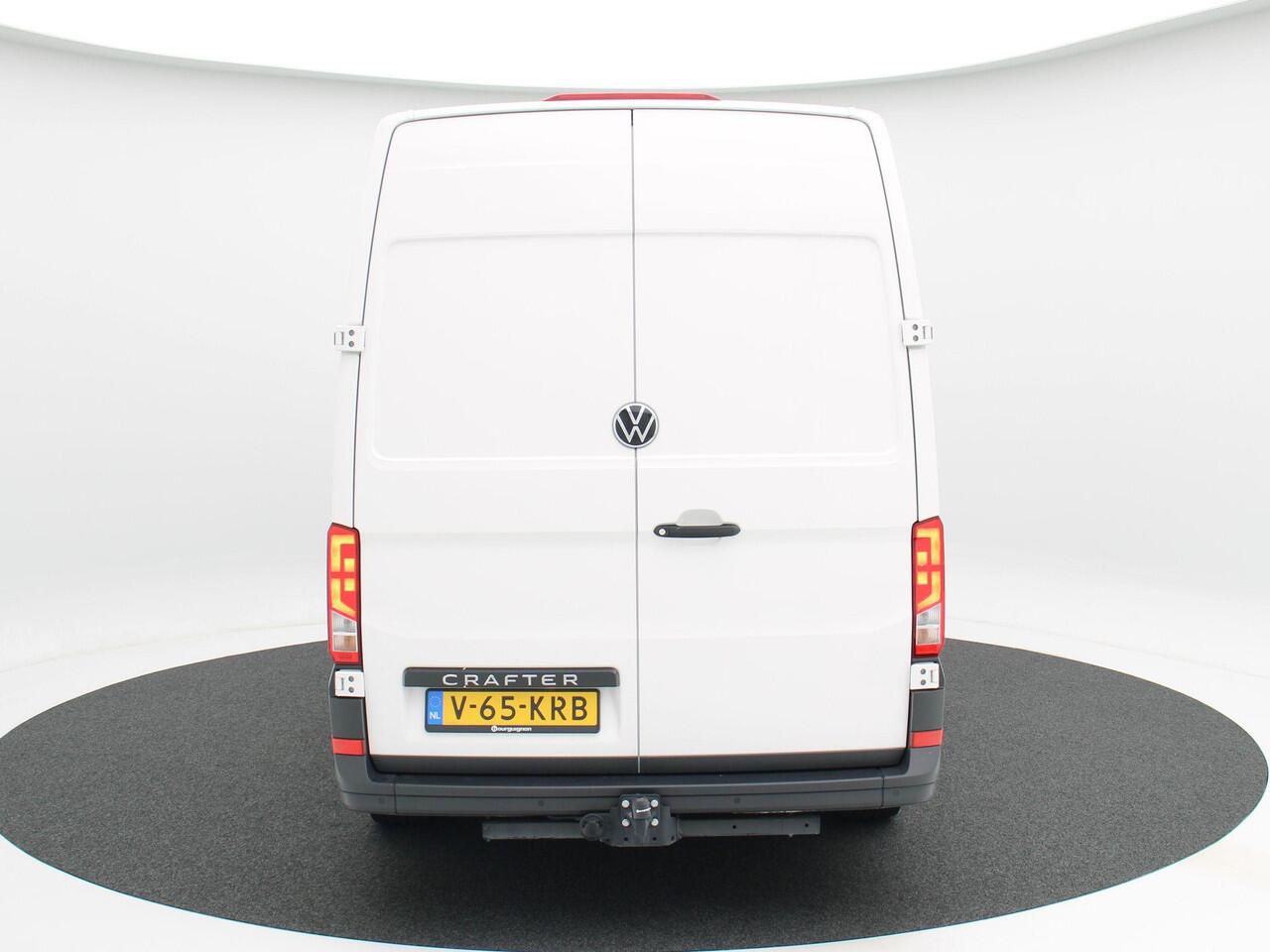Volkswagen CRAFTER 35 2.0 TDI L3H3 Trendline | 140PK | Laadruimte Betimmering | Side Bars | Hoog dak | Trekhaak |