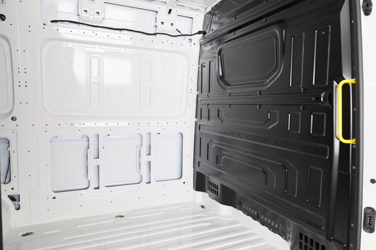 Volkswagen CRAFTER Bedrijfswagens Highline L3H3 2.0 TDI EU6 140 pk GVW 3.5T Automaat