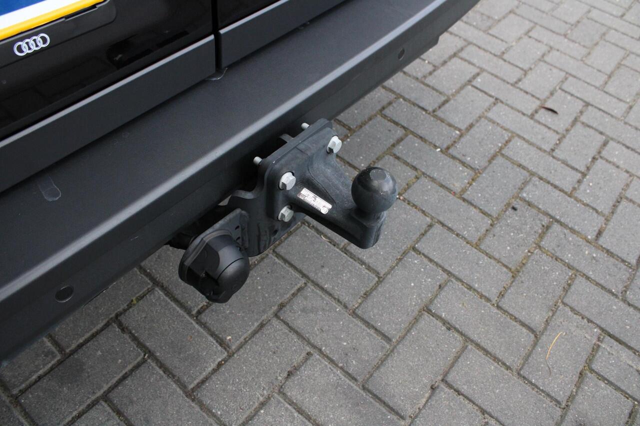 Volkswagen CRAFTER 30 2.0 TDI 140pk DSG L3H3 Exclusive BPM vrij! Betimmering Trekhaak Camera Led Virtual Cockpit Navigatie