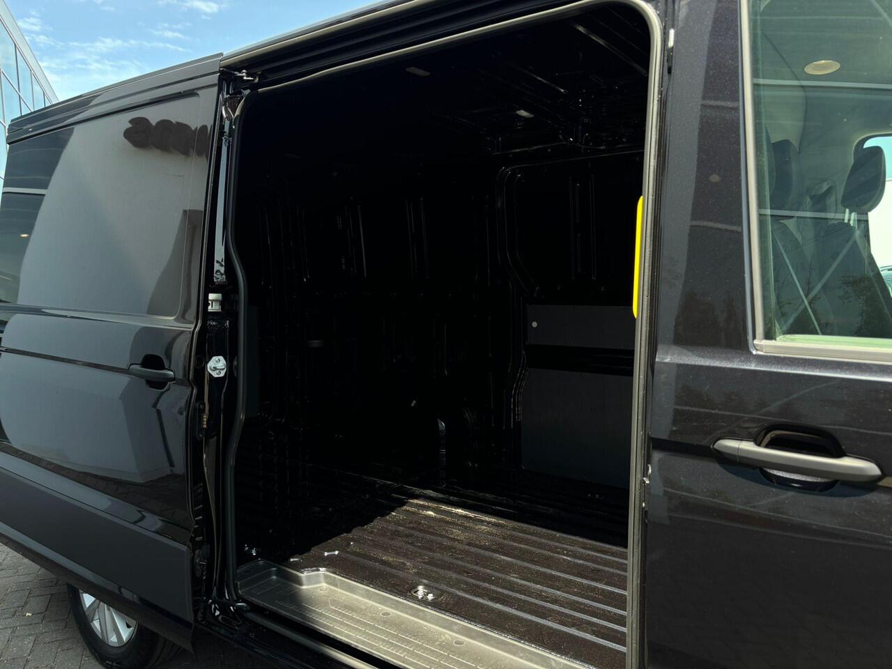 Volkswagen CRAFTER Exclusive 30 2.0 TDI L3H2