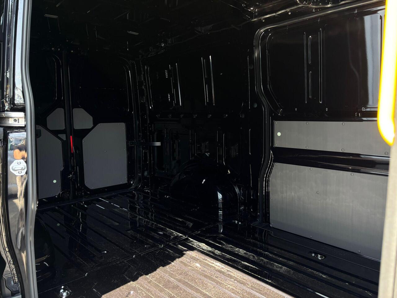 Volkswagen CRAFTER Exclusive 30 2.0 TDI L3H2