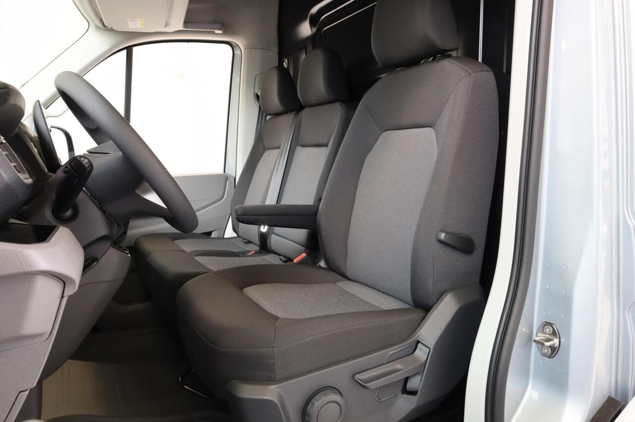 Volkswagen CRAFTER Bedrijfswagens Trendline L3H3 140 pk GVW 3.5T Handgeschakeld Volkswagen Bedrijfswagens Crafter Trendline L3 2.0 TDI EU6 103 kW (140 pk) GVW 3.5T WB 3640 MM 6 versn. Han | Camera | Cruise | Trekhaak | Keyless start | Clima