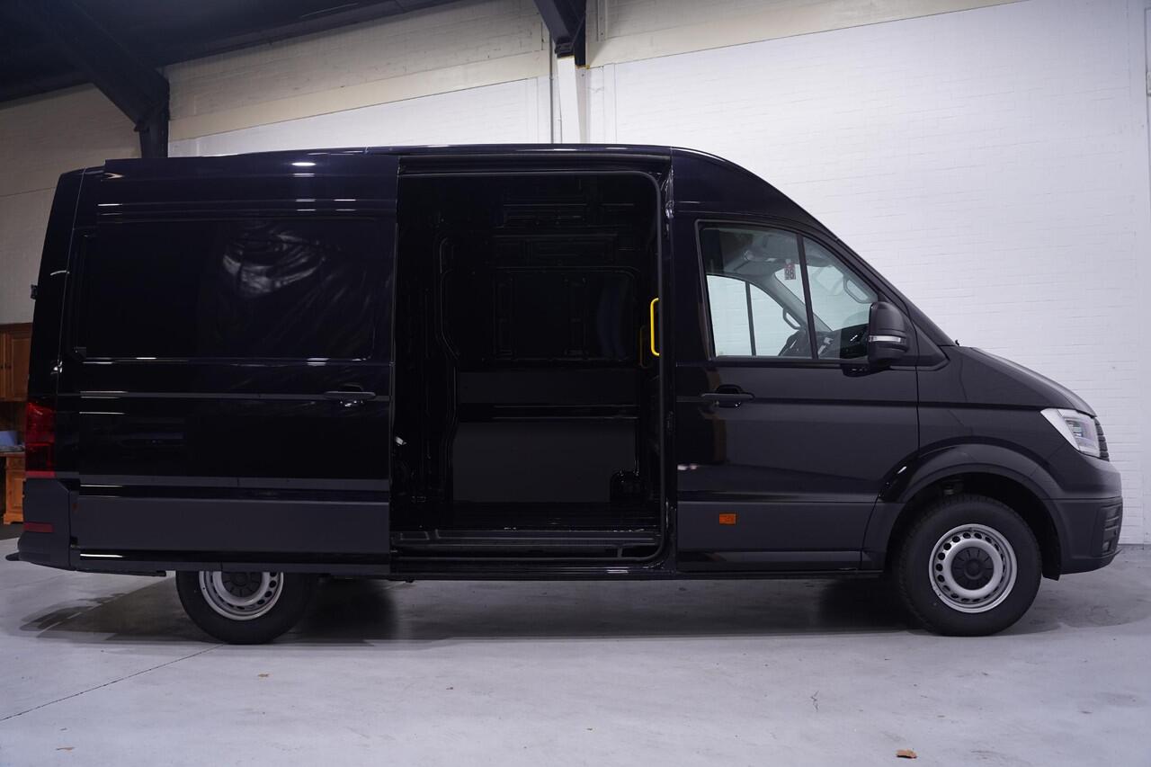 Volkswagen CRAFTER 2.0 TDI 177 pk DSG Aut. L3H3 Nieuw BPM vrij Navi 2x Schuifdeur, LED Koplampen, Trekhaak met 1/2 Opstap, 3-Zits