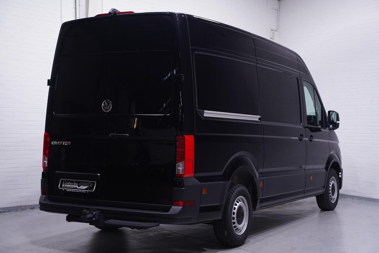 Volkswagen CRAFTER 2.0 TDI 177 pk DSG Aut. L3H3 Nieuw BPM vrij Navi 2x Schuifdeur, LED Koplampen, Trekhaak met 1/2 Opstap, 3-Zits