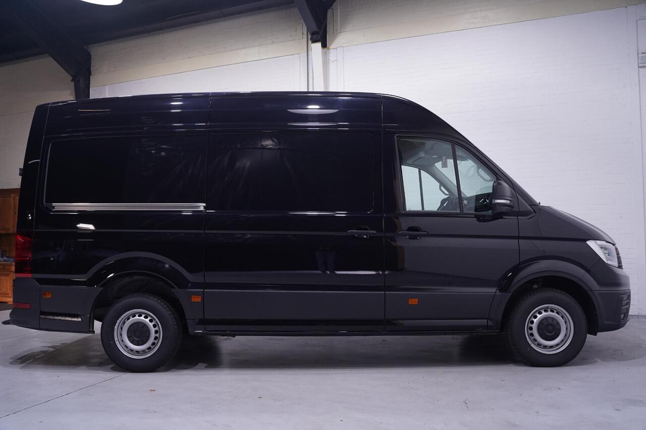 Volkswagen CRAFTER 2.0 TDI 177 pk DSG Aut. L3H3 Nieuw BPM vrij Navi 2x Schuifdeur, LED Koplampen, Trekhaak met 1/2 Opstap, 3-Zits