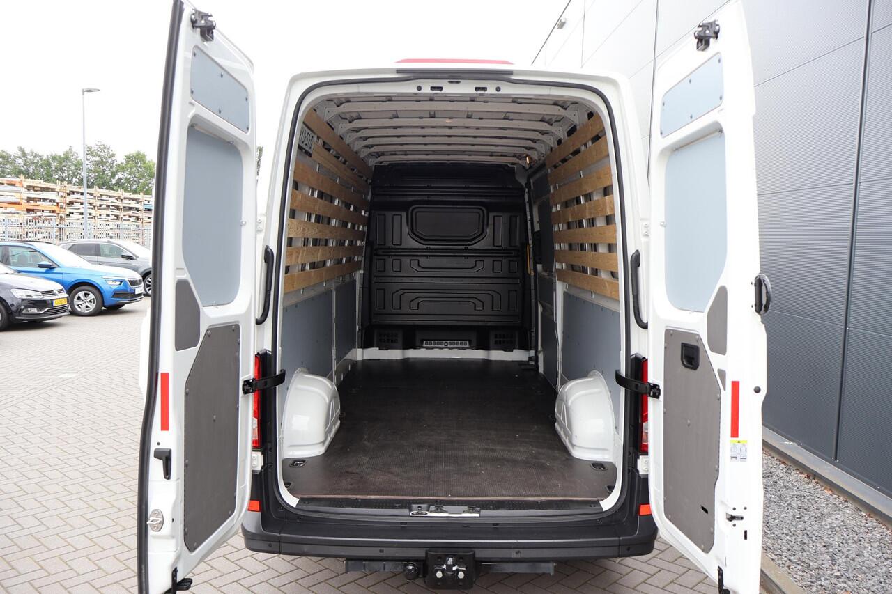 Volkswagen CRAFTER 35 2.0 TDI L3H3 Comfortline EURO VI | 140 PK | Trekhaak | Navigatiesysteem | Parkeersensoren |