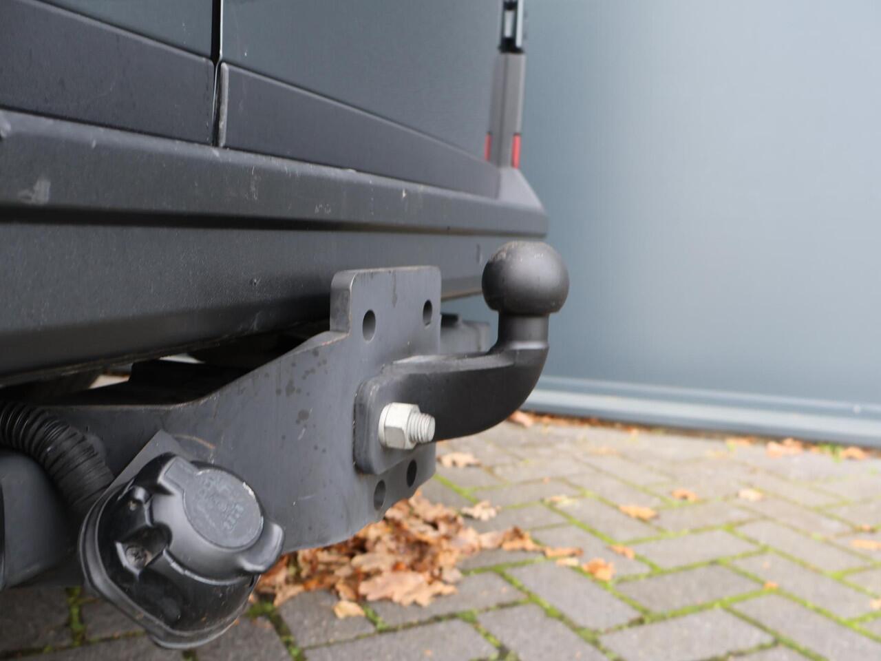 Volkswagen CRAFTER 35 2.0 TDI L3H3 Comfortline EURO VI | 140 PK | Trekhaak | Cruise control | Airco |