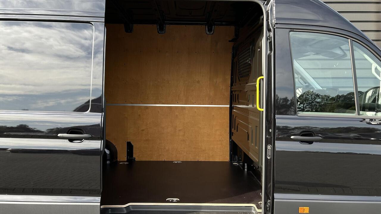 Volkswagen CRAFTER 30 2.0 TDI 140pk DSG L3H3 Exclusive BPM vrij! Betimmering Trekhaak Camera Led Virtual Cockpit Navigatie
