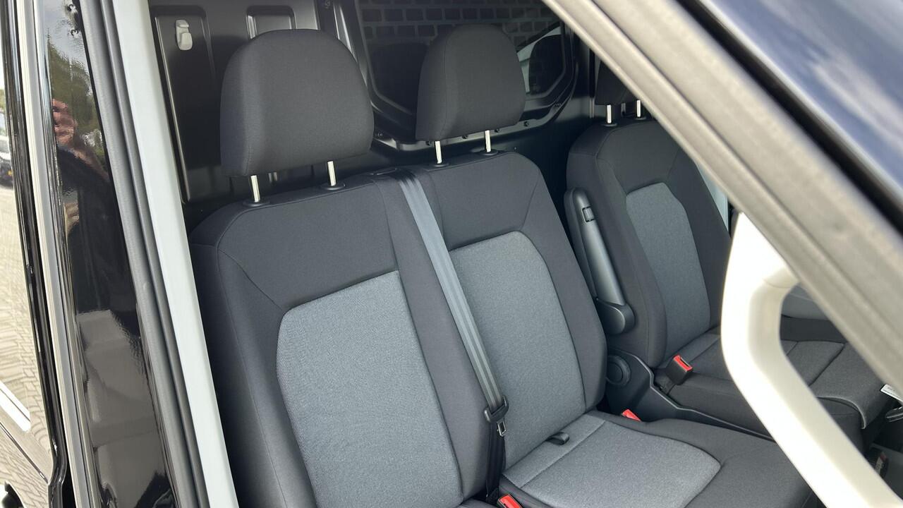 Volkswagen CRAFTER 30 2.0 TDI 140pk DSG L3H3 Exclusive BPM vrij! Betimmering Trekhaak Camera Led Virtual Cockpit Navigatie