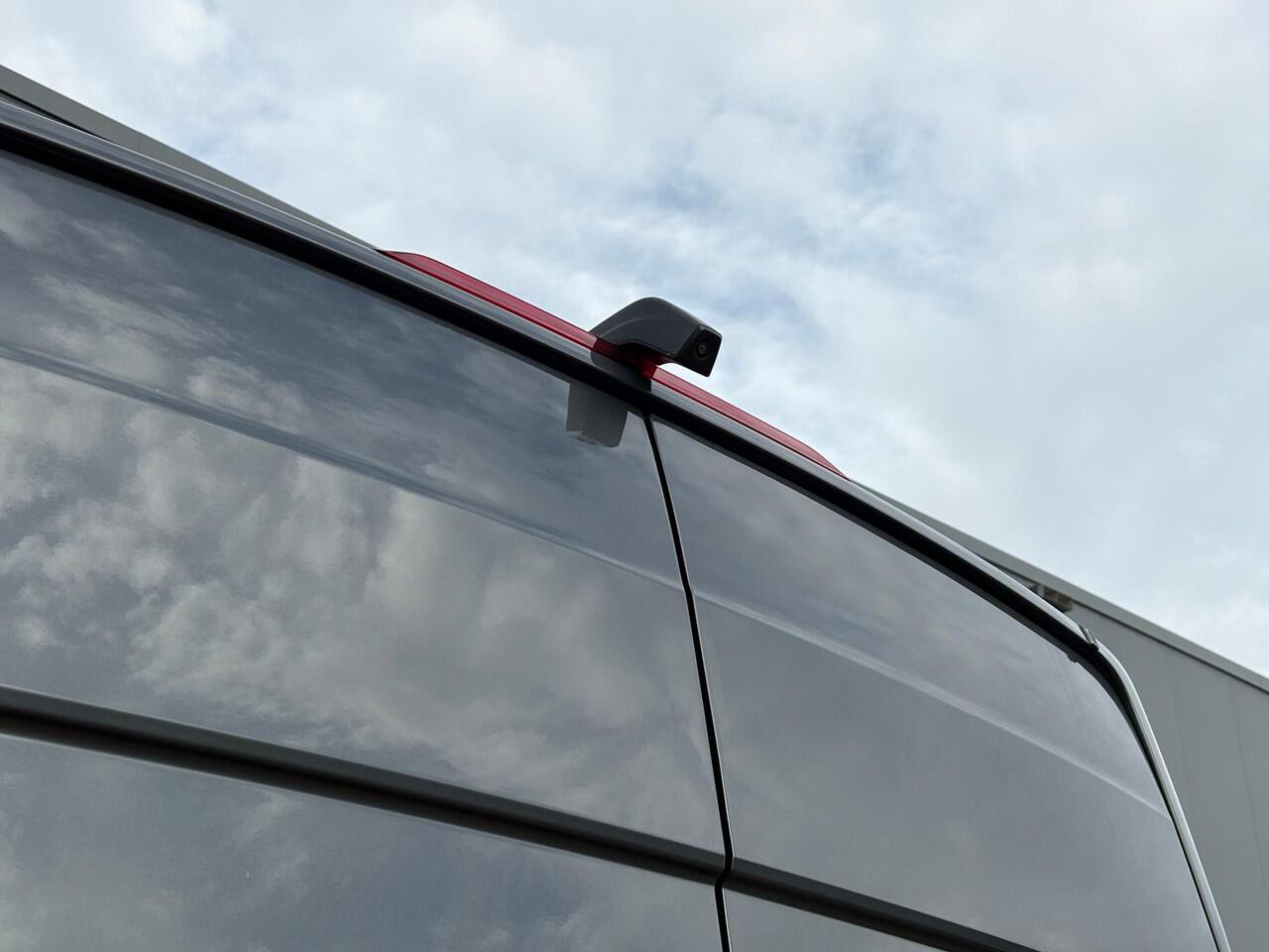 Volkswagen CRAFTER 30 2.0 TDI L3H3 Highline