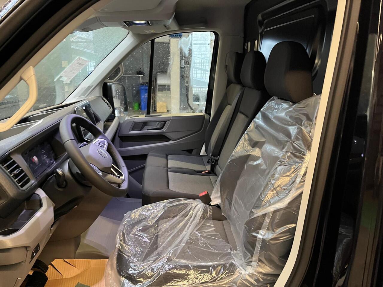 Volkswagen CRAFTER Bedrijfswagens L3H2 Highline 103kW 140pk 3T GVW 8 vers auto VW Bedrijfswagens Crafter 2.0 30 TDI L3H2 Highline 103kW 140pk 8 vers auto | BPM vrij | Interieur Pakket: Navigatie- en multimediapakket | Trekhaak met vaste kogel (inclusief aanhangwagenstabilis