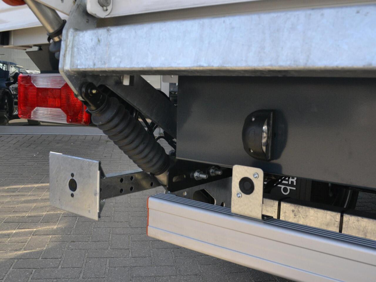 Volkswagen CRAFTER Bedrijfswagens Chassis 50(35) BAKWAGEN Trendline 2.0 TDI 164pk L4 · Camera · Laadlift · Cruise Control · P-Sensoren · Apple/Android Car Play · Garantie t/m 22-12-2028 of 120.000km