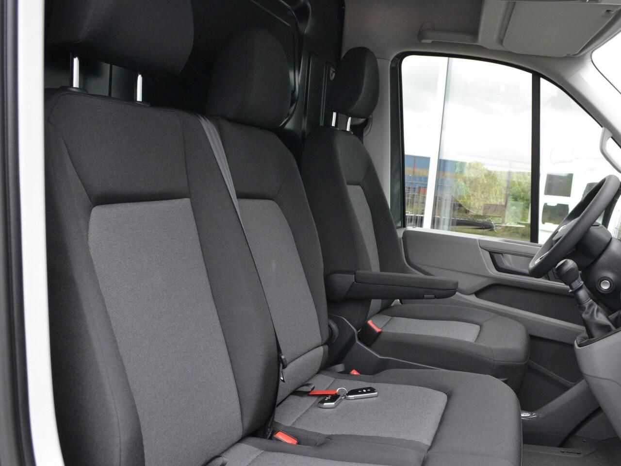 Volkswagen CRAFTER Bedrijfswagens 35 Trendline 2.0 TDI 140pk L3H3 · Tussenschot · Trekhaak · Alarm · P-Sensoren · Cruise Control · Camera · Apple/Android Car Play · Garantie t/m 22-12-2028 of 120.000km