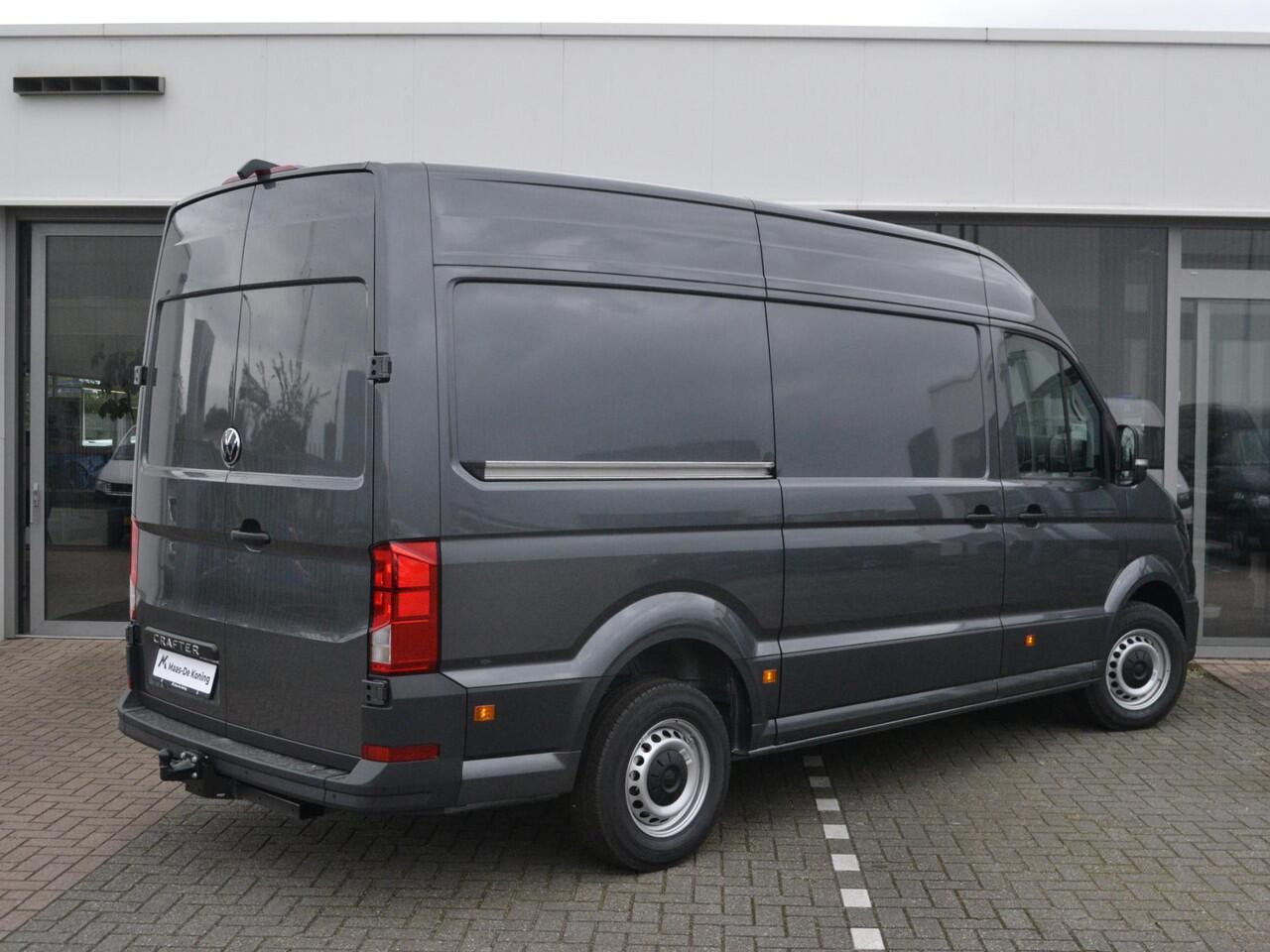 Volkswagen CRAFTER Bedrijfswagens 35 Trendline 2.0 TDI 140pk L3H3 · Tussenschot · Trekhaak · Alarm · P-Sensoren · Cruise Control · Camera · Apple/Android Car Play · Garantie t/m 22-12-2028 of 120.000km
