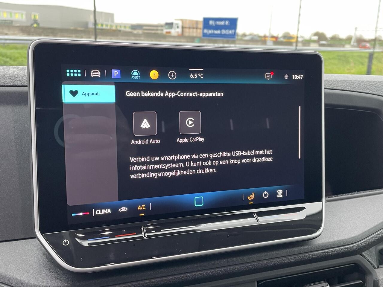 Volkswagen CRAFTER Trendline L3H2 177 pk GVW 3.5T | Nieuw Model | BPM vrij | metallic | navigatiepakket | DAB+ | bijrijdersbank