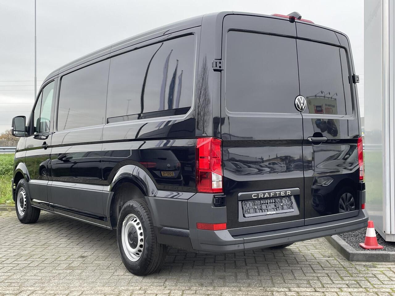 Volkswagen CRAFTER Trendline L3H2 177 pk GVW 3.5T | Nieuw Model | BPM vrij | metallic | navigatiepakket | DAB+ | bijrijdersbank