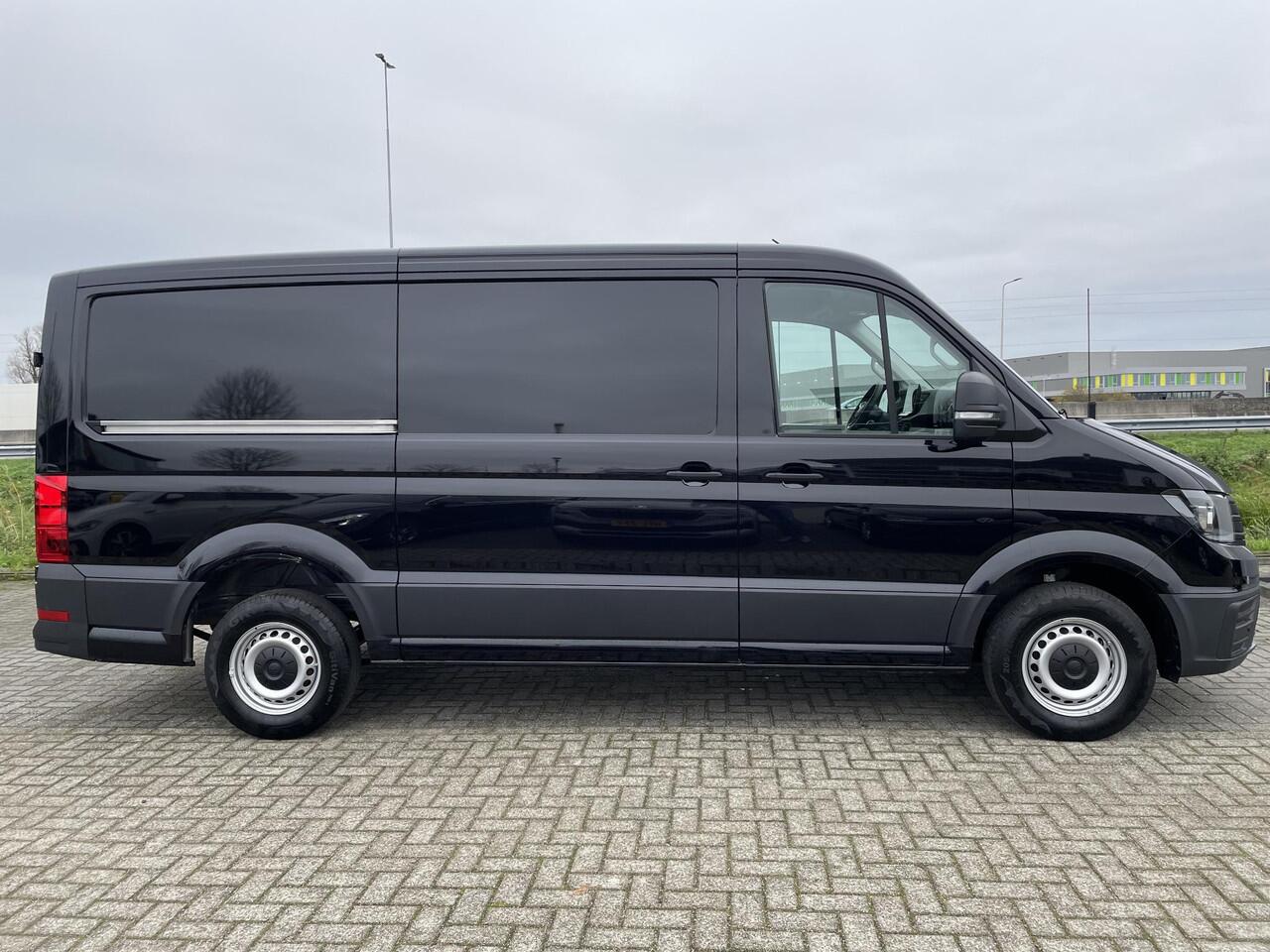 Volkswagen CRAFTER Trendline L3H2 177 pk GVW 3.5T | Nieuw Model | BPM vrij | metallic | navigatiepakket | DAB+ | bijrijdersbank