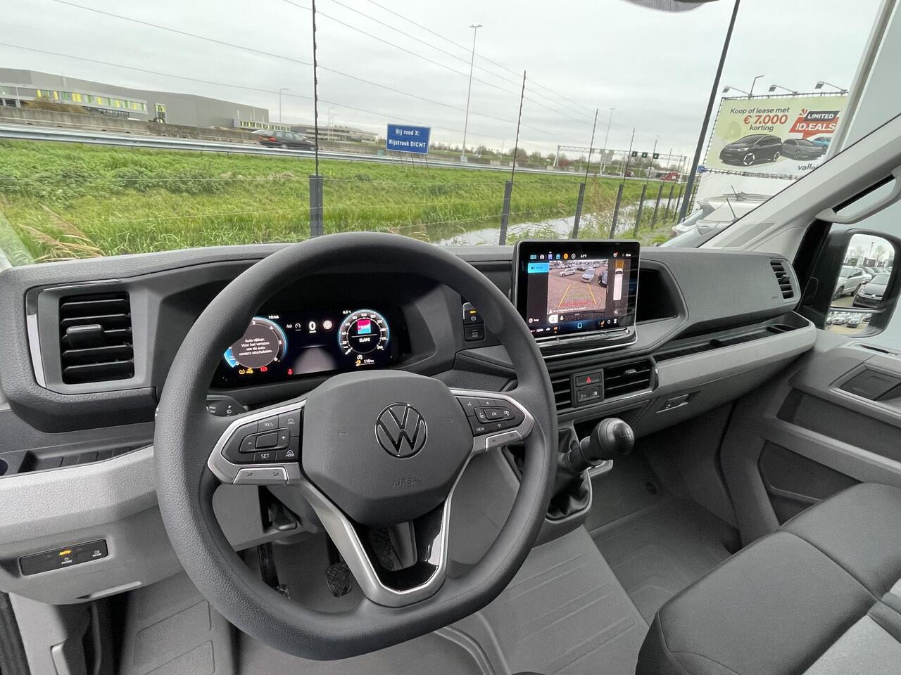 Volkswagen CRAFTER Trendline L3H2 177 pk GVW 3.5T | Nieuw Model | BPM vrij | metallic | navigatiepakket | DAB+ | bijrijdersbank