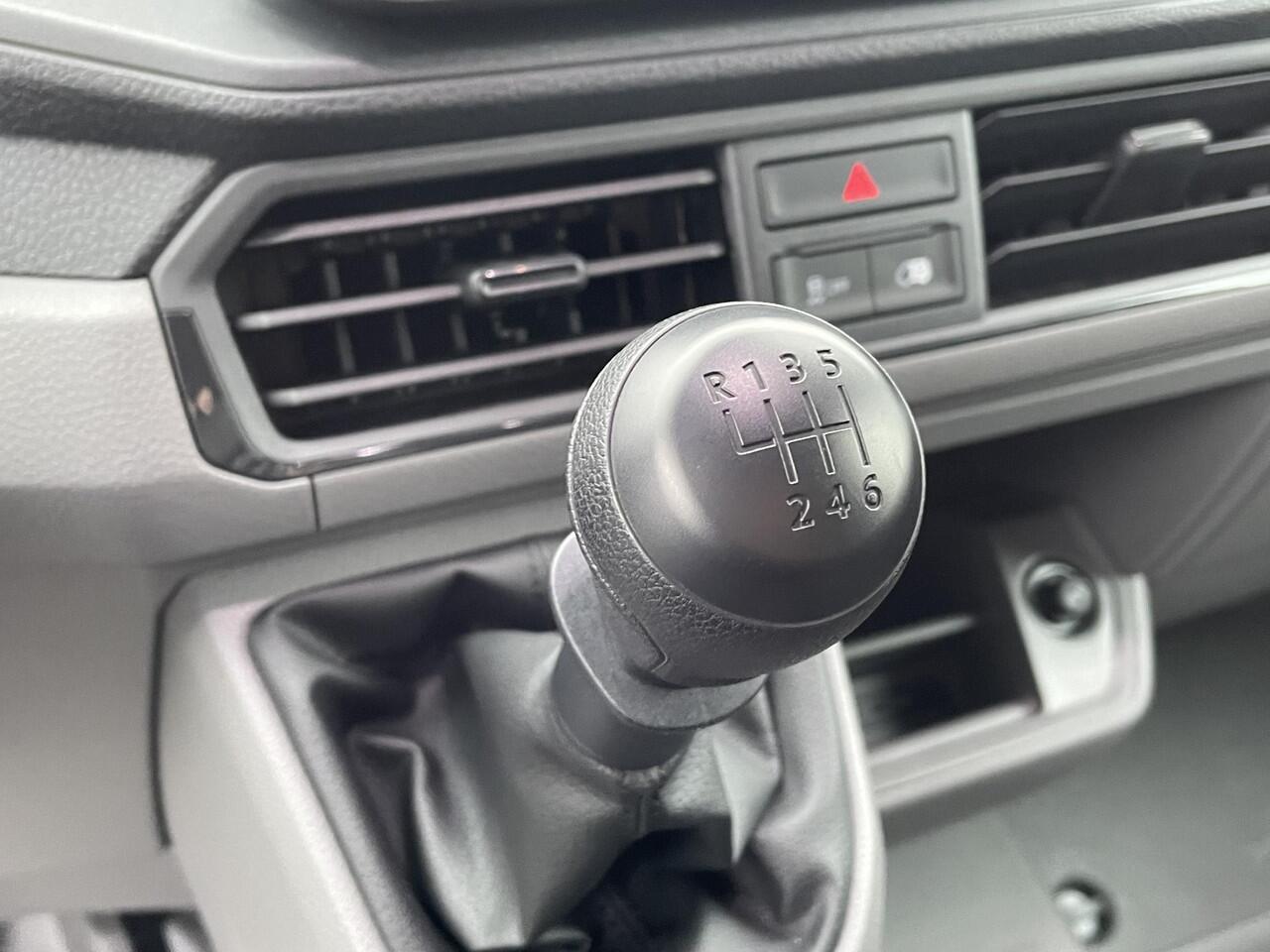 Volkswagen CRAFTER Trendline L3H2 177 pk GVW 3.5T | Nieuw Model | BPM vrij | diefstalalarm | bijrijdersbank | metallic | navigatie