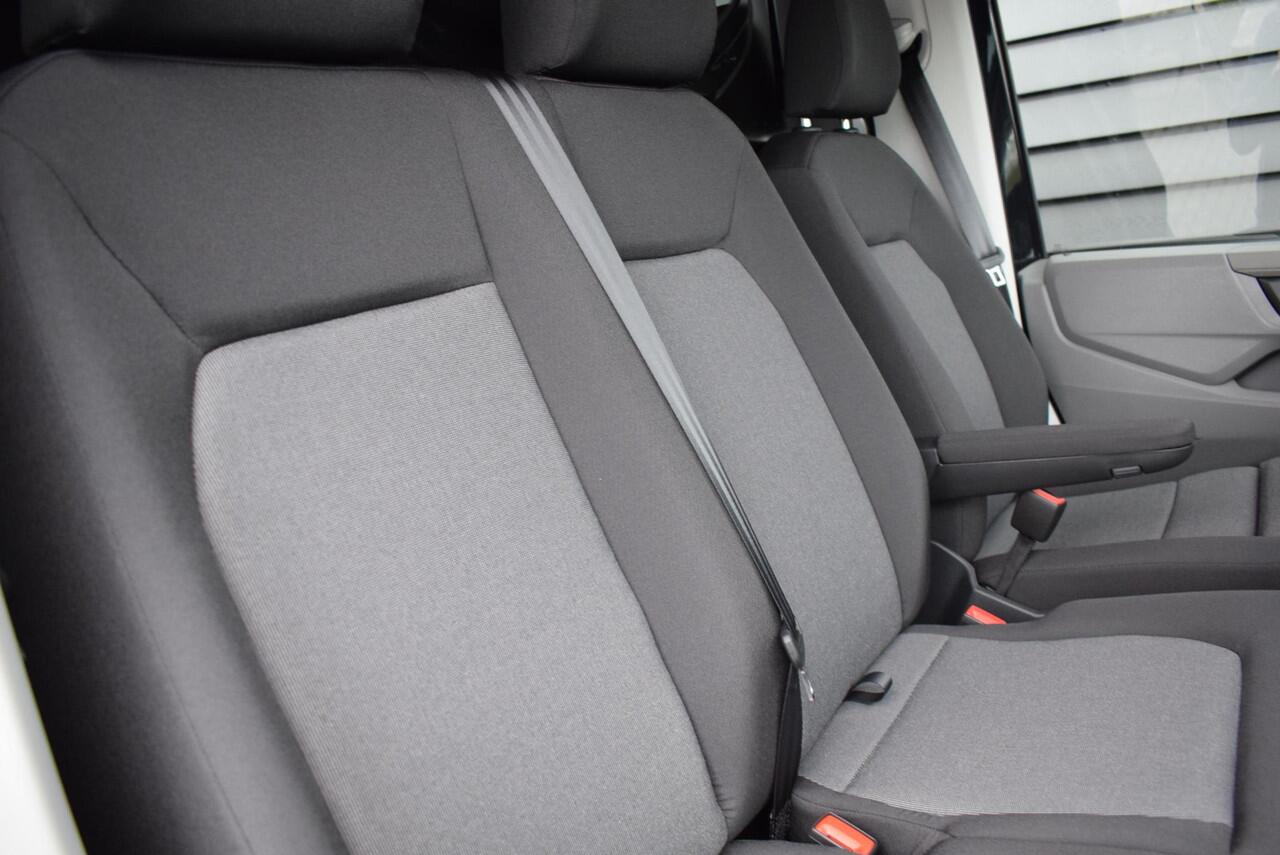 Volkswagen CRAFTER 30 2.0 TDI 140pk DSG L3H3 Exclusive Black Style Facelift BPM vrij! Trekhaak Camera Led Zonneklep Sidesteps Navigatie