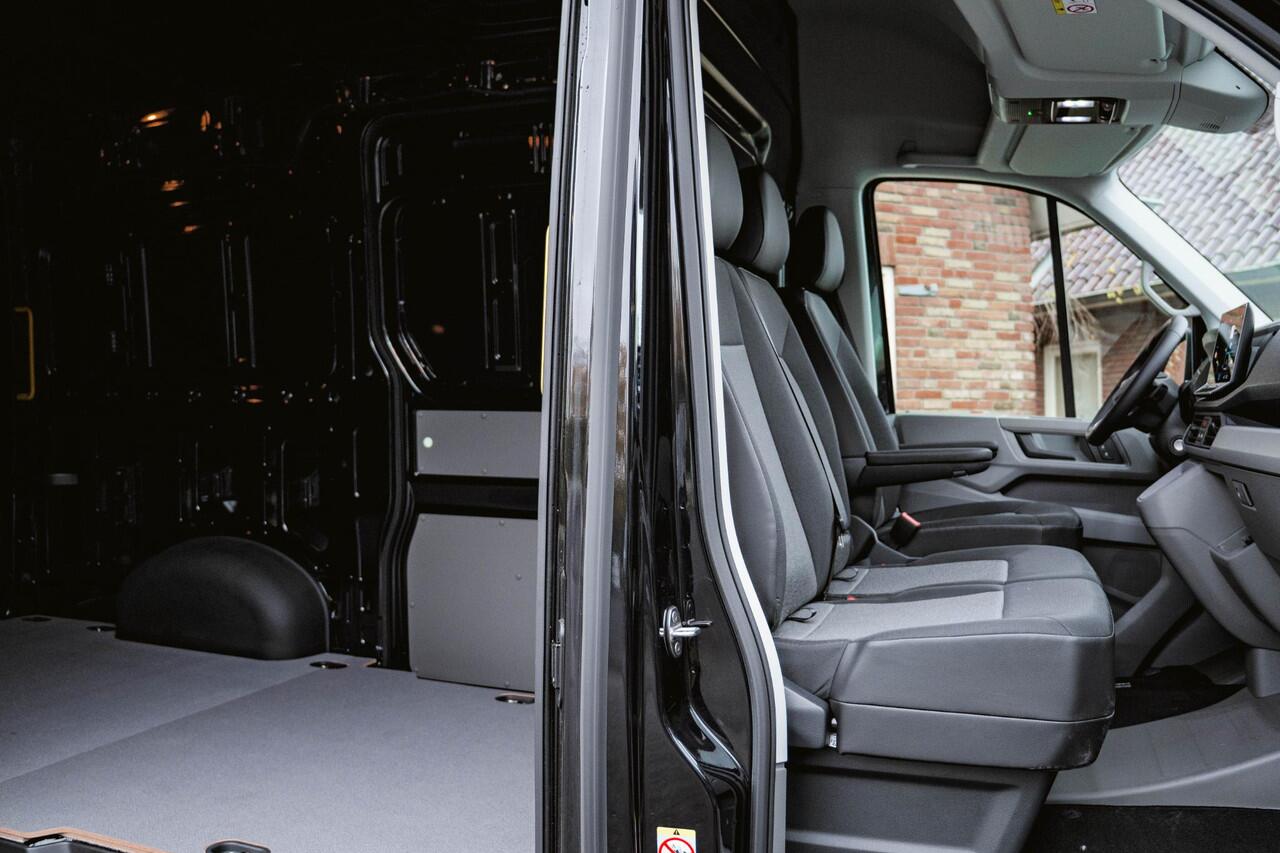 Volkswagen CRAFTER 2.0 TDI 140PK Automaat L3H3 2x Schuifdeuren LED | NAVI | Camera | Trekhaak | Airco |