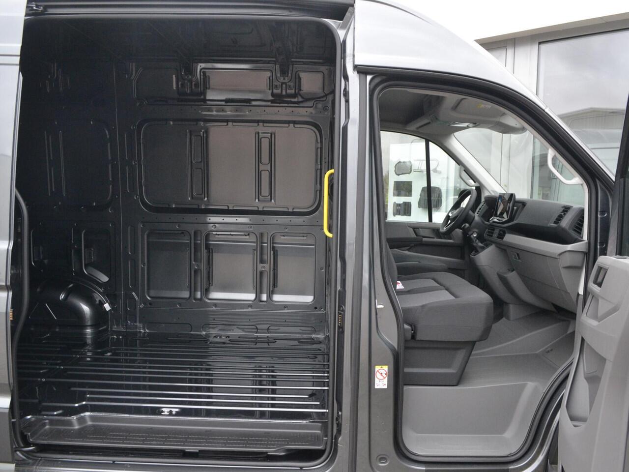 Volkswagen CRAFTER Bedrijfswagens 35 Trendline 2.0 TDI 140pk L3H3 · Tussenschot · Trekhaak · Alarm · P-Sensoren · Cruise Control · Camera · Apple/Android Car Play · Garantie t/m 22-12-2028 of 120.000km