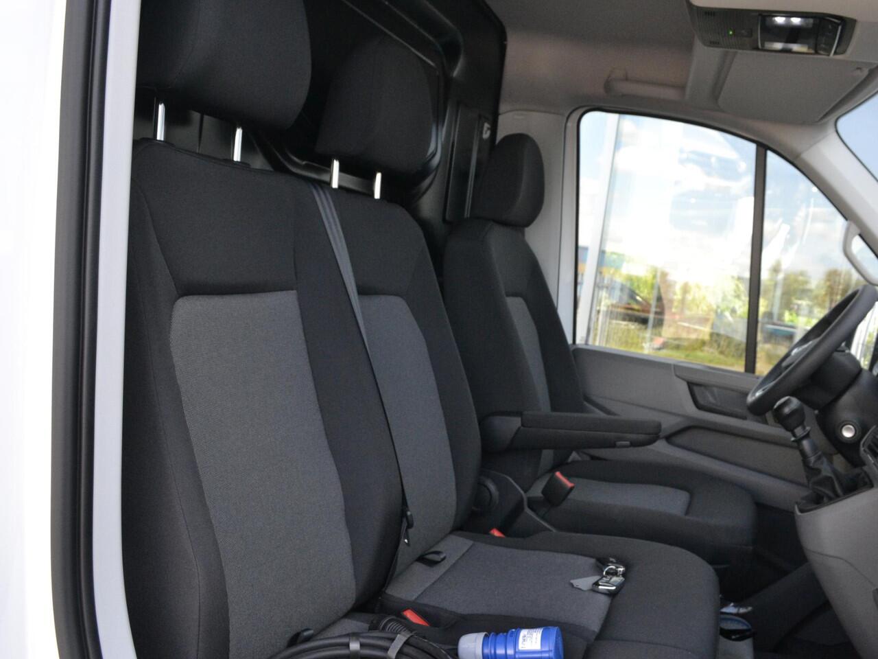 Volkswagen CRAFTER Bedrijfswagens Koelwagen 35 2.0 TDI 140pk Highline L3H3 · Camera · Trekhaak · Tussenschot · Alarm · Apple/Android Car Play · Koel/Vries · Garantie t/m 22-12-2028 of 100.000km