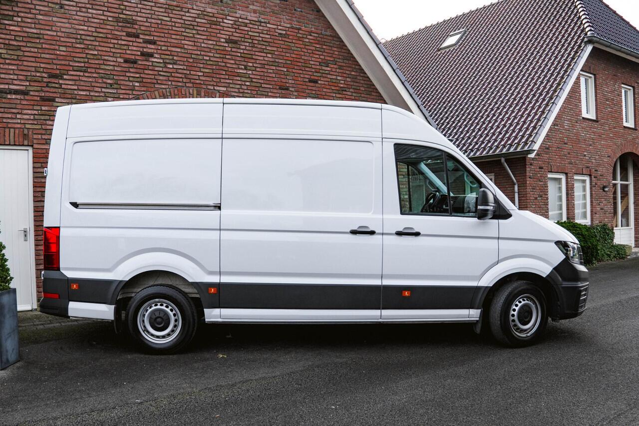 Volkswagen CRAFTER 2.0 TDI 102PK L3H3 NAVI Trekhaak Airco Leder