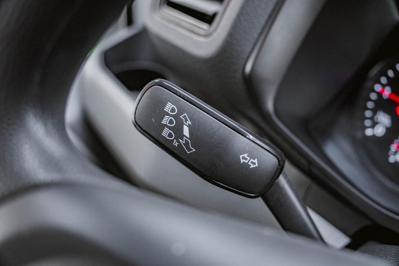 Volkswagen CRAFTER 2.0 TDI 102PK L3H3 NAVI Trekhaak Airco Leder