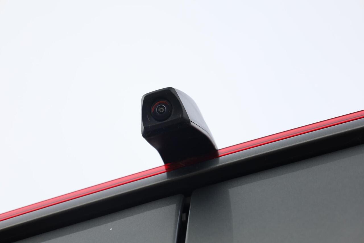 Volkswagen CRAFTER 35 2.0 TDI L3H3 Exclusive 177PK / 130kW Achteruitrijcamera, verwarmbare voorstoelen, Apple Carplay & Android Auto, verwarmbare voorruit, adaptive cruise control (ACC) met Stop&Go, parkeersensoren voor + achter, grootlichtassistent, full map navigatie, ala