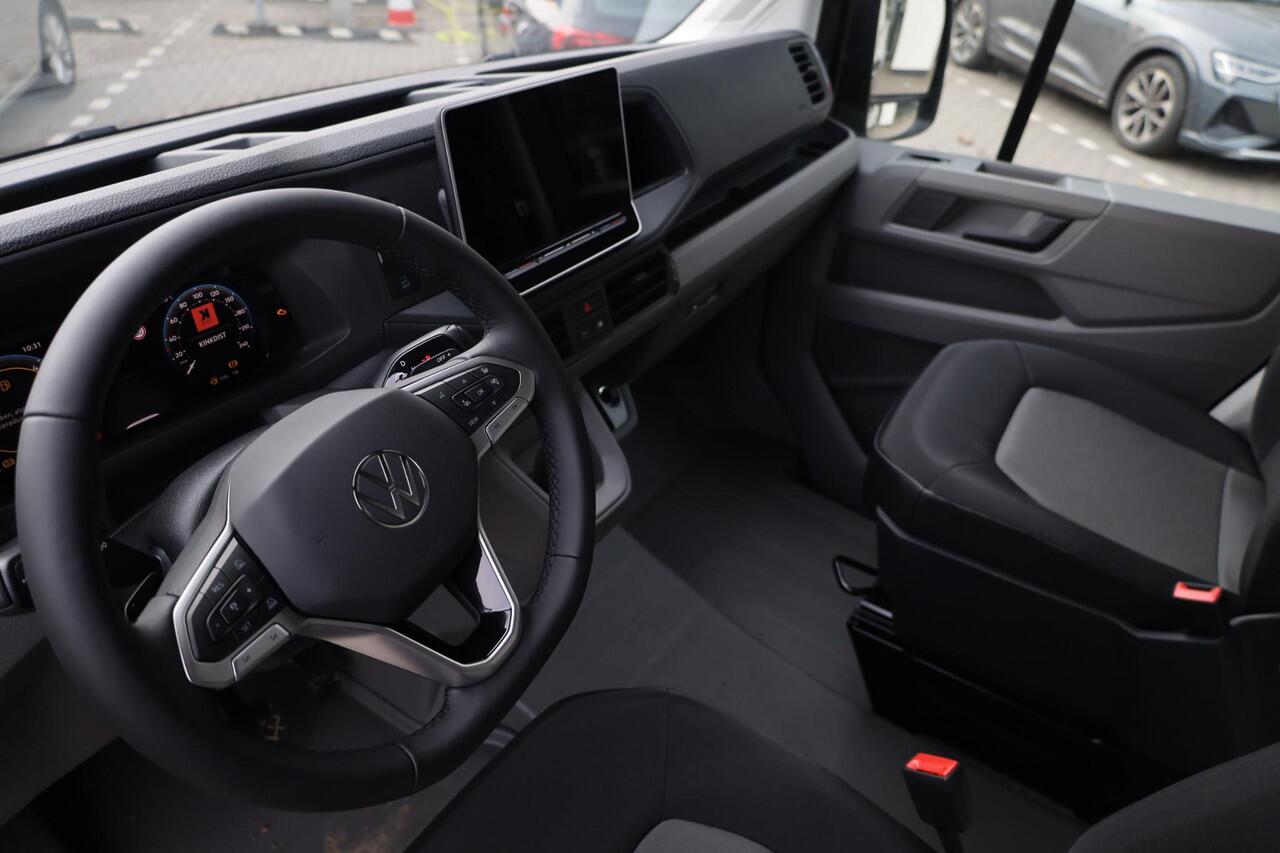 Volkswagen CRAFTER 35 2.0 TDI L3H3 Exclusive 177PK / 130kW Achteruitrijcamera, verwarmbare voorstoelen, Apple Carplay & Android Auto, verwarmbare voorruit, adaptive cruise control (ACC) met Stop&Go, parkeersensoren voor + achter, grootlichtassistent, full map navigatie, ala