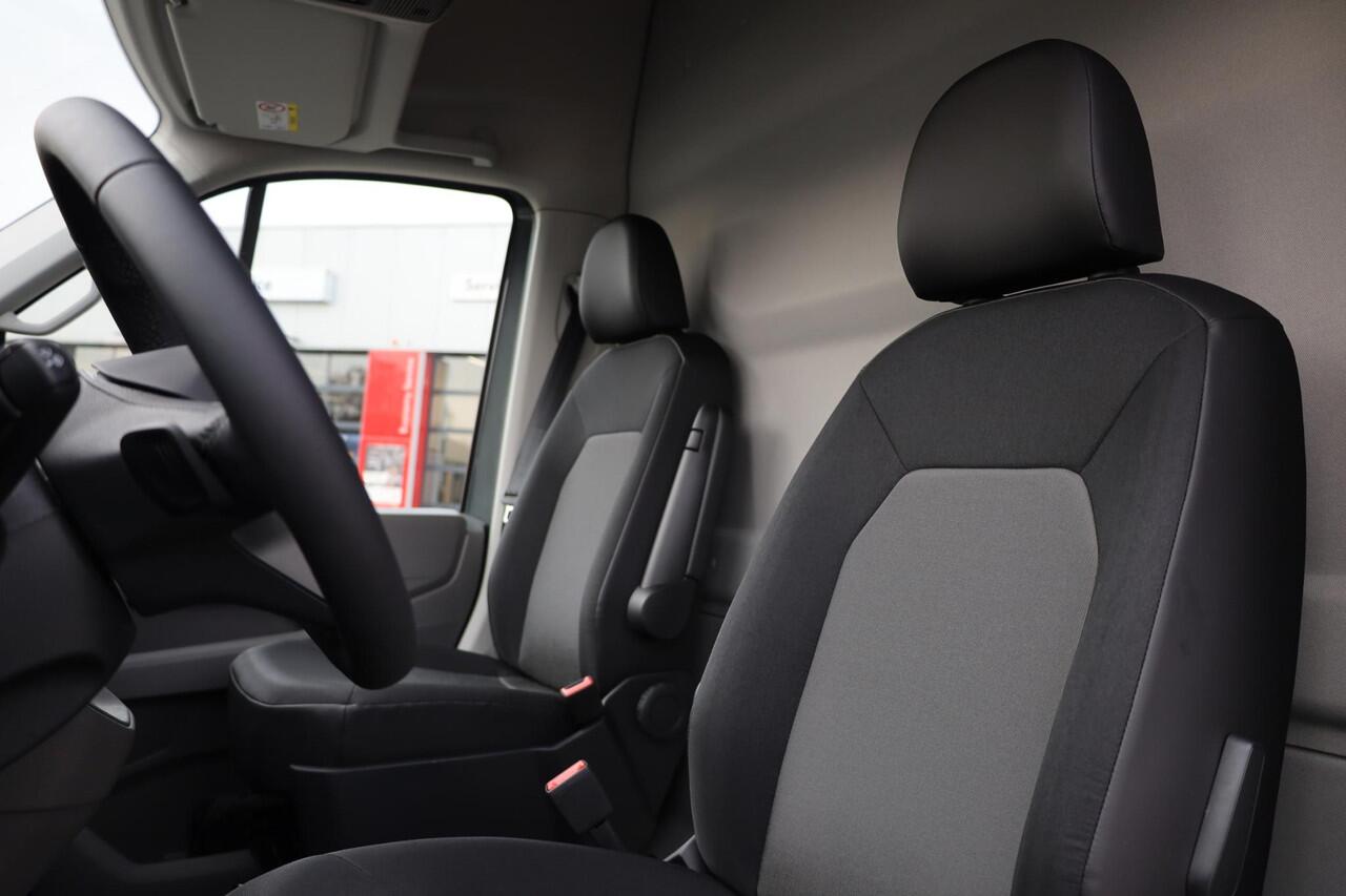 Volkswagen CRAFTER 35 2.0 TDI L3H3 Exclusive 177PK / 130kW Achteruitrijcamera, verwarmbare voorstoelen, Apple Carplay & Android Auto, verwarmbare voorruit, adaptive cruise control (ACC) met Stop&Go, parkeersensoren voor + achter, grootlichtassistent, full map navigatie, ala