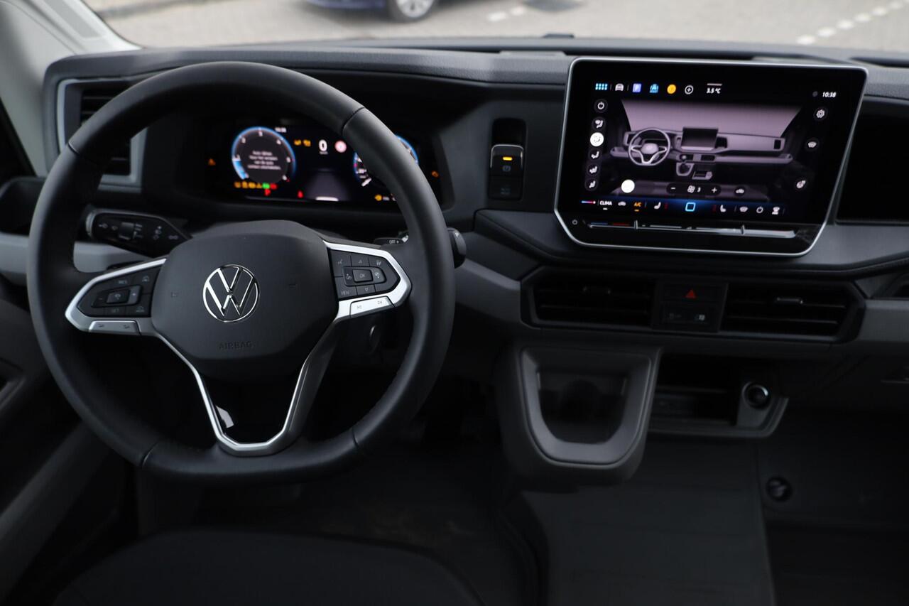 Volkswagen CRAFTER 35 2.0 TDI L3H3 Exclusive 177PK / 130kW Achteruitrijcamera, verwarmbare voorstoelen, Apple Carplay & Android Auto, verwarmbare voorruit, adaptive cruise control (ACC) met Stop&Go, parkeersensoren voor + achter, grootlichtassistent, full map navigatie, ala