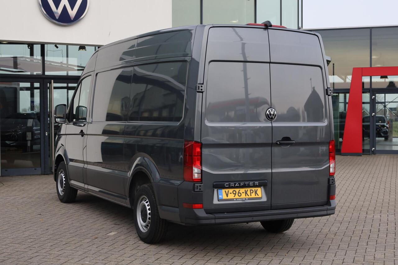 Volkswagen CRAFTER 35 2.0 TDI L3H3 Exclusive 177PK / 130kW Achteruitrijcamera, verwarmbare voorstoelen, Apple Carplay & Android Auto, verwarmbare voorruit, adaptive cruise control (ACC) met Stop&Go, parkeersensoren voor + achter, grootlichtassistent, full map navigatie, ala