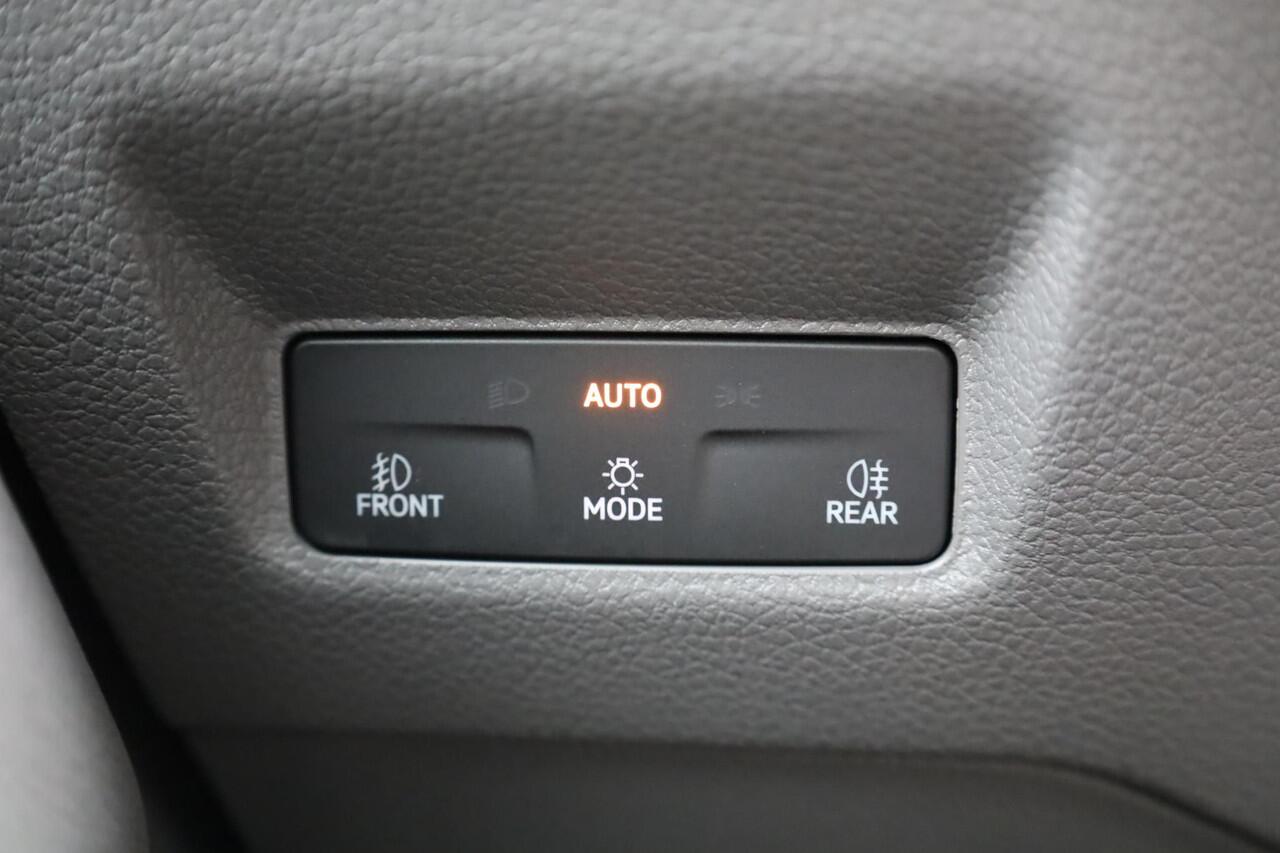 Volkswagen CRAFTER 35 2.0 TDI L3H3 Exclusive 177PK / 130kW, Achteruitrijcamera, Apple Carplay & Android Auto, verwarmbare voorruit, full map navigatie, parkeersensoren voor + achter, grootlichtassistent, alarm klasse III