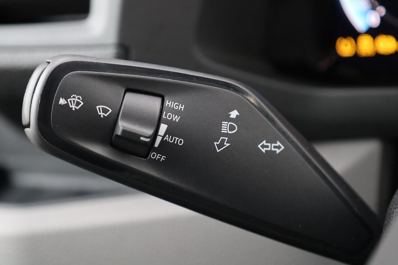 Volkswagen CRAFTER 35 2.0 TDI L3H3 Exclusive 177PK / 130kW, Achteruitrijcamera, Apple Carplay & Android Auto, verwarmbare voorruit, full map navigatie, parkeersensoren voor + achter, grootlichtassistent, alarm klasse III