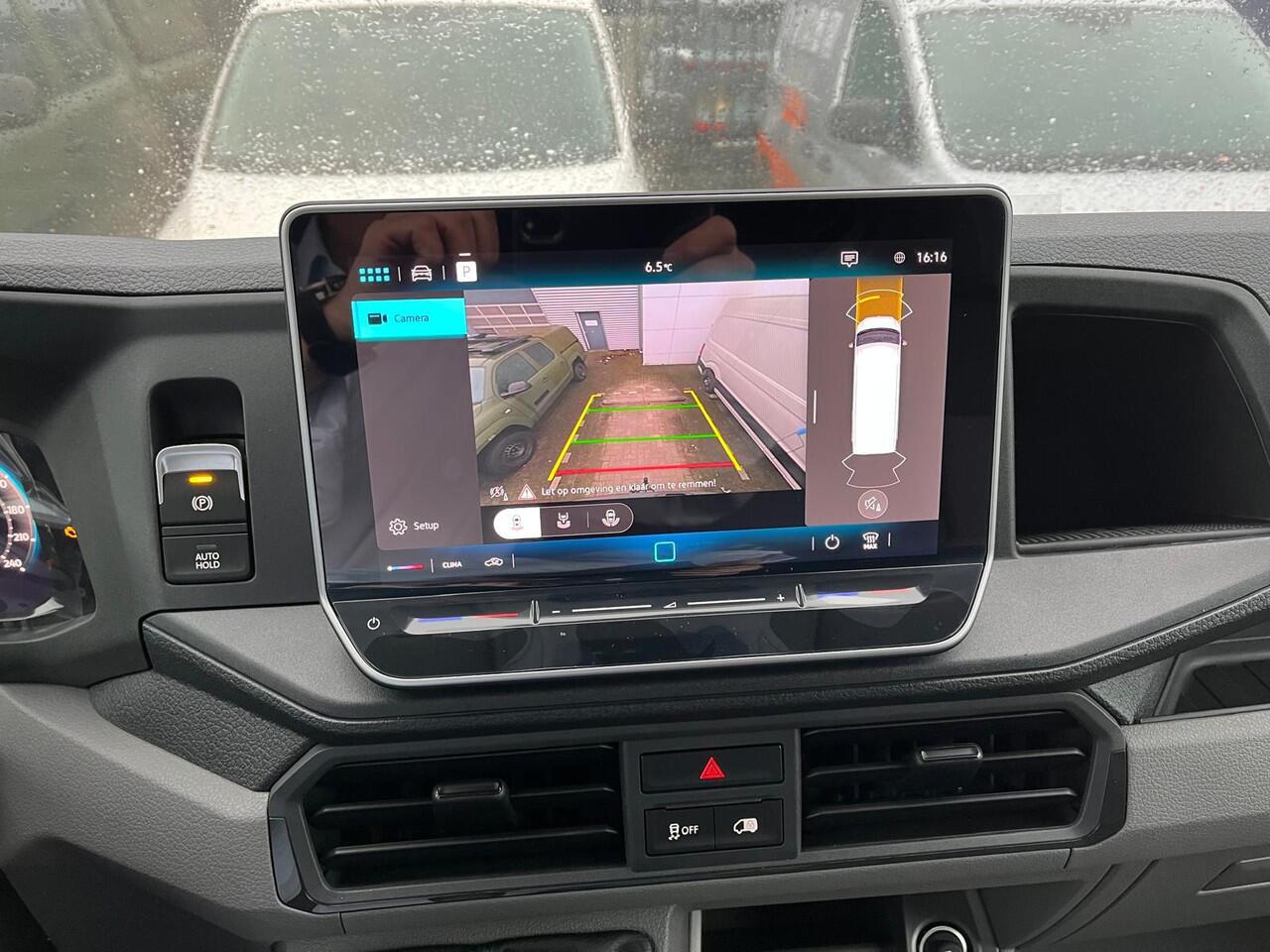 Volkswagen CRAFTER Bedrijfswagens Trendline 2.0 TDI L3H3 EU6 103 kW (140 pk) 103 kW | BPM Vrij | Achteruitrijcamera | Bijrijdersbank met opbergvak | Radio ready to discover met 10" touch- kleurendisplay |