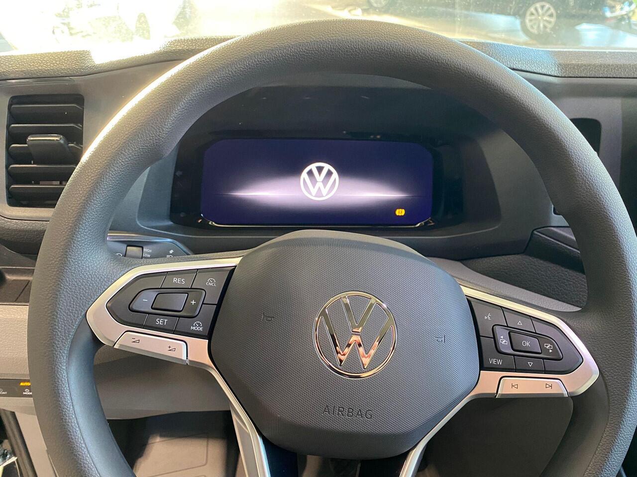 Volkswagen CRAFTER Bedrijfswagens Highline L3H2 2.0 TDI EU6 103 kW (140 pk) 6 versn. | BPM vrij | Opstaptrede op trekbalk (smal) | Led-laadruimteverlichting | Inparkeerassistent 'park assist' | Cruise control inclusief snelheidsbegrenzer | Bijrijdersbank inclusief opbergvak