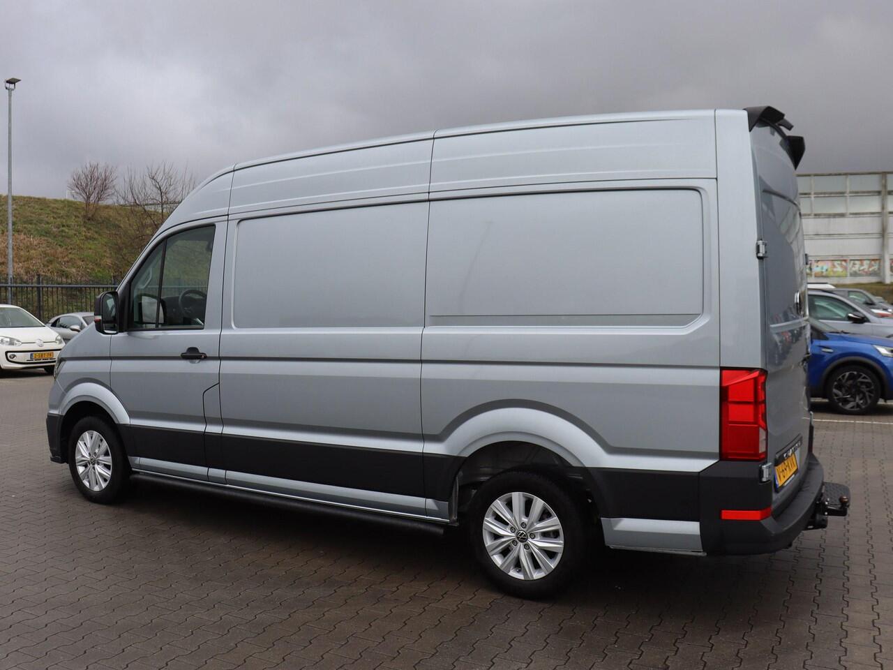 Volkswagen CRAFTER Bedrijfswagens Highline L3H3 2.0 TDI 130 kW 177 pk 8 versn. Auto | BPM vrij | Middelhoog dak | Trekhaak met vaste kogel | Climatronic airconditioning |