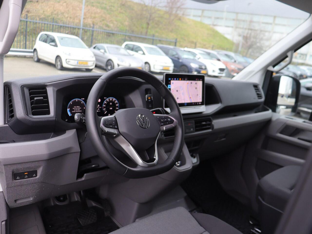 Volkswagen CRAFTER Bedrijfswagens Highline L3H3 2.0 TDI 130 kW 177 pk 8 versn. Auto | BPM vrij | Middelhoog dak | Trekhaak met vaste kogel | Climatronic airconditioning |