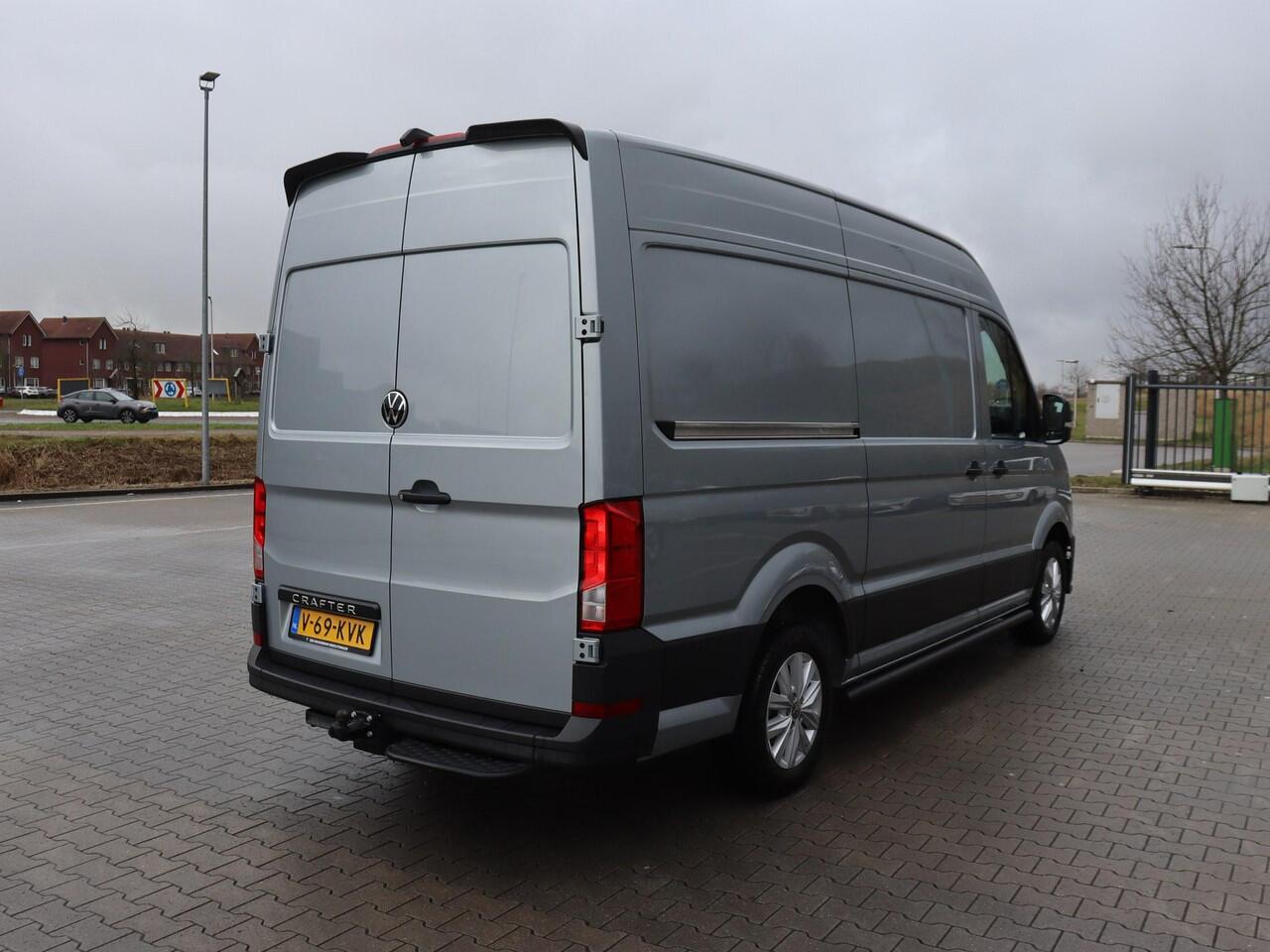 Volkswagen CRAFTER Bedrijfswagens Highline L3H3 2.0 TDI 130 kW 177 pk 8 versn. Auto | BPM vrij | Middelhoog dak | Trekhaak met vaste kogel | Climatronic airconditioning |