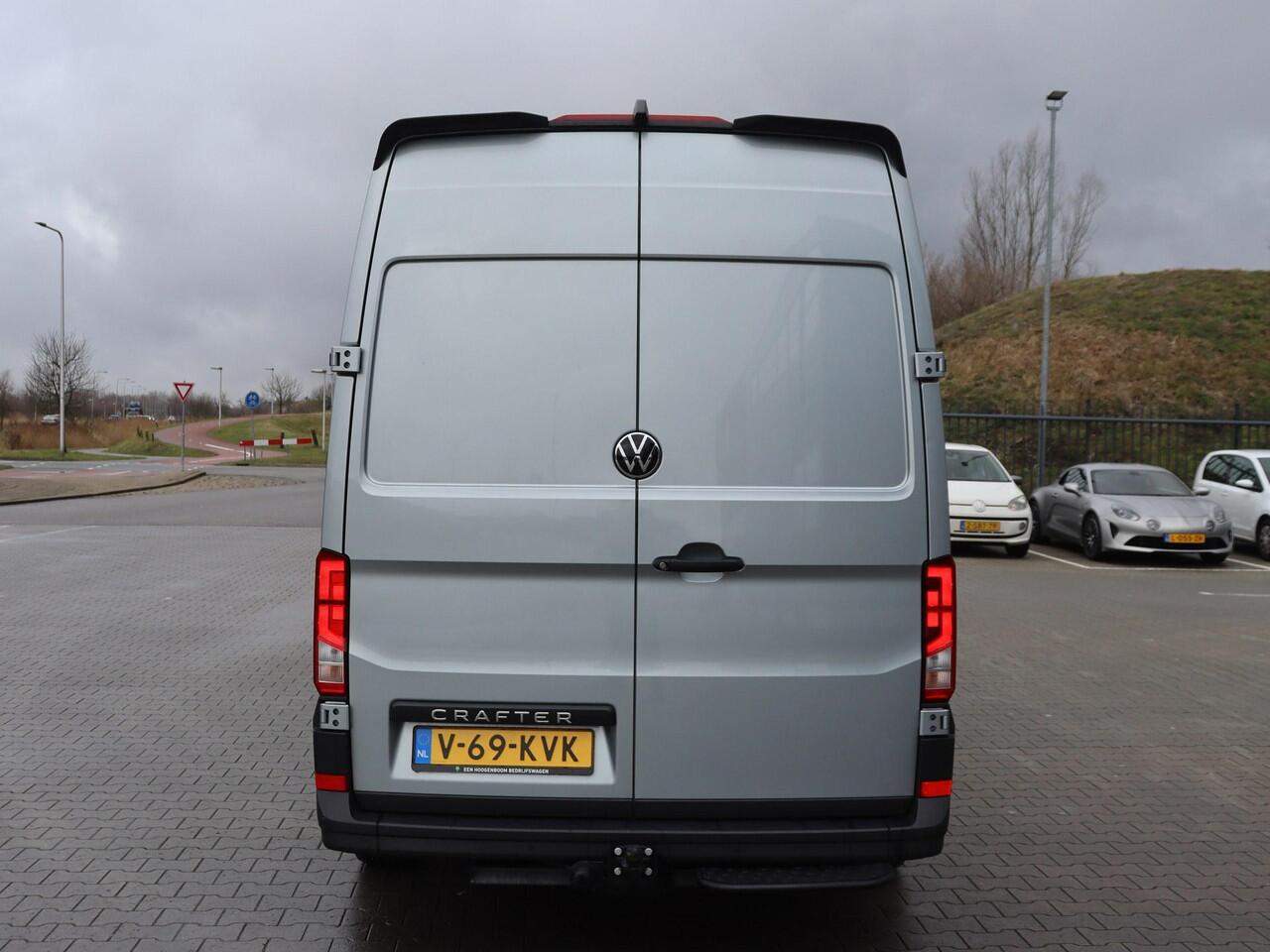Volkswagen CRAFTER Bedrijfswagens Highline L3H3 2.0 TDI 130 kW 177 pk 8 versn. Auto | BPM vrij | Middelhoog dak | Trekhaak met vaste kogel | Climatronic airconditioning |