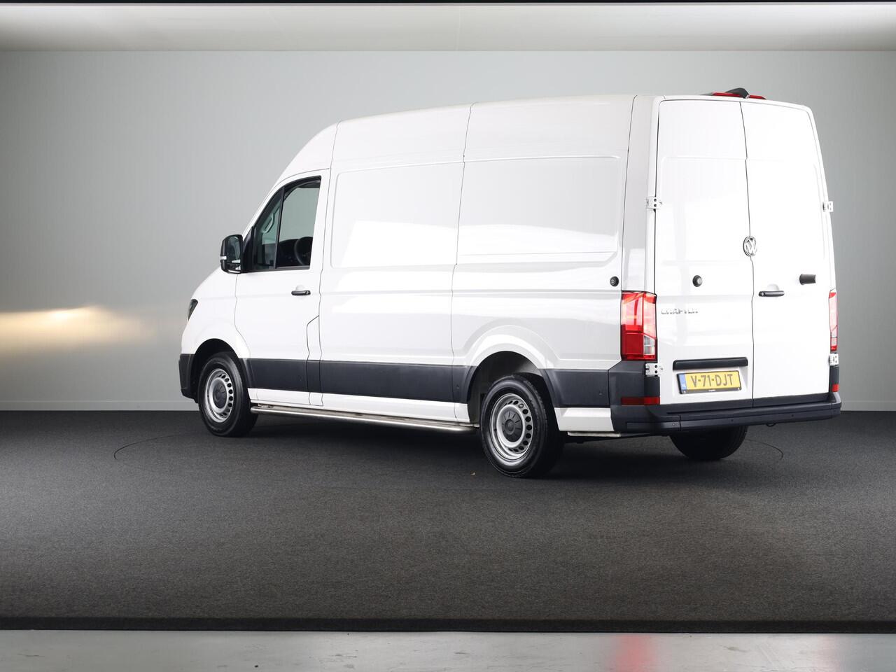 Volkswagen CRAFTER 35 2.0 TDI L3H3 Exclusive EURO VI 140 pk Automaat | Verlengde garantie | Navigatie | Parkeersensoren | Achteruitrijcamera | Cruise control |