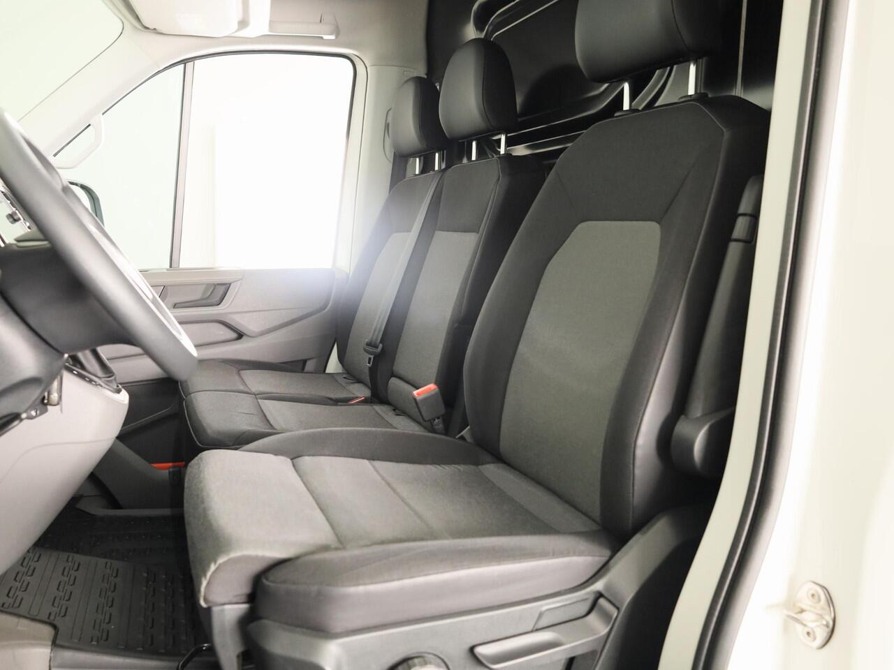 Volkswagen CRAFTER 35 2.0 TDI L3H3 Exclusive EURO VI 140 pk Automaat | Verlengde garantie | Navigatie | Parkeersensoren | Achteruitrijcamera | Cruise control |
